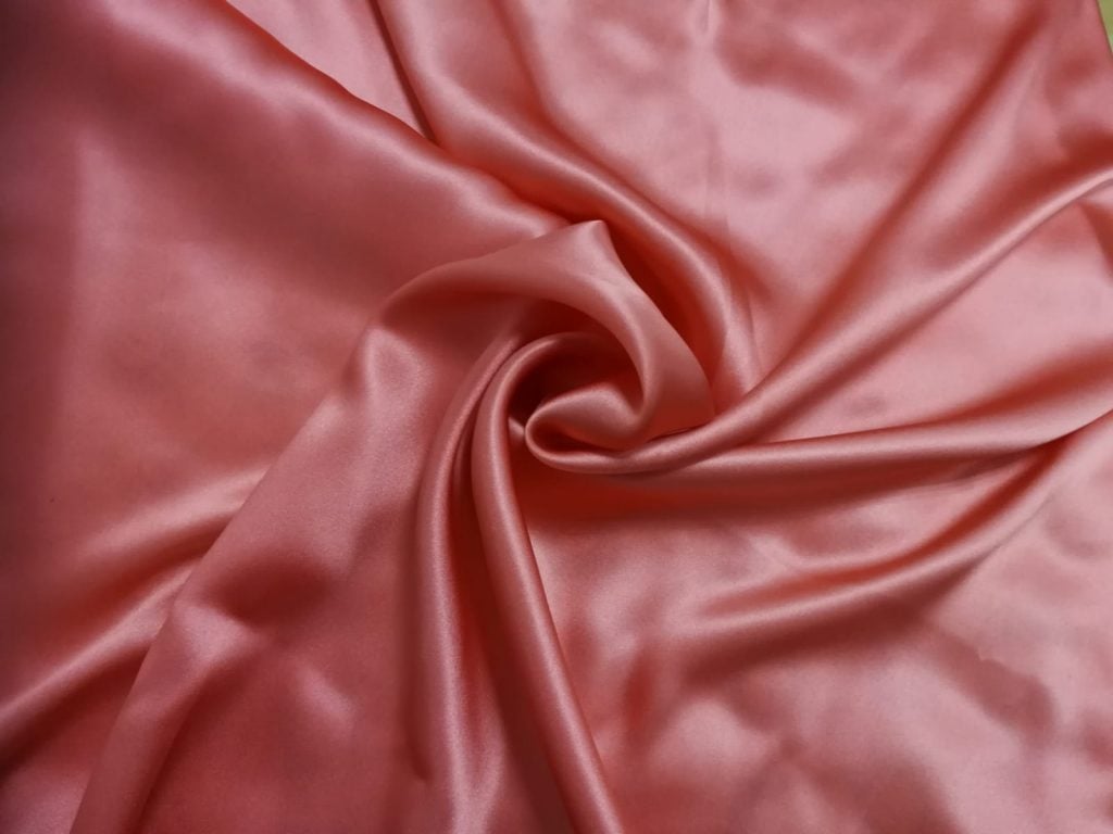 SATIN DE SOIE ROUGE - Acheter du tissu, Vente de Tissus en ligne au mètre